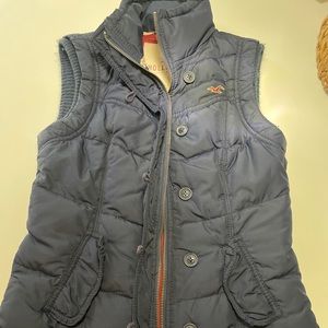 Women’s girls size small puffer Hollister vest